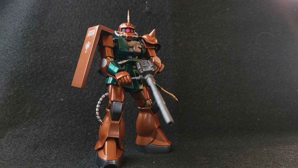 陸戦兵器は性に合わんが・・・かつてゲーム内でガルマ様が仰ってましたが、ドップでの戦いぶりからすればMS戦もきっと強かったはず?ガルマザクと言えばマゼラトップ砲ですが、あまりテカテカにすると雰囲気が合わなかった為鈍く重厚感のあるクレオスのメタルカラーダークアイアンで塗ってみました。