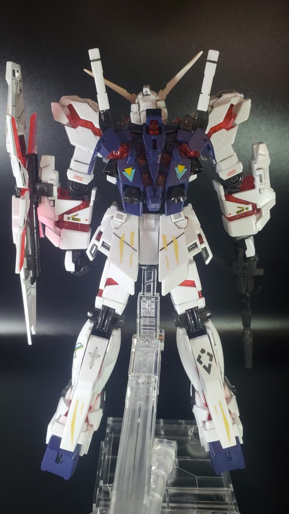 背中は、まだ落ち着いた仕上がりです。