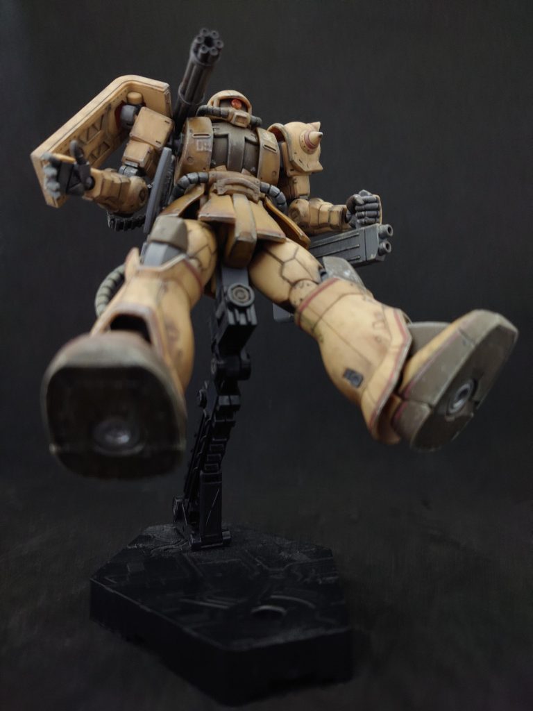 後退しながら射撃