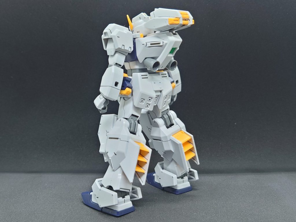 察しのいい方は1枚目で気づくと思いますが、握り手はアドバンスド・ヘイズルの部品を使っています。純正状態では銃持ち手と左平手しか付かないので、武器を持たせないならこちらの手を使うのが基本になるのかなと。