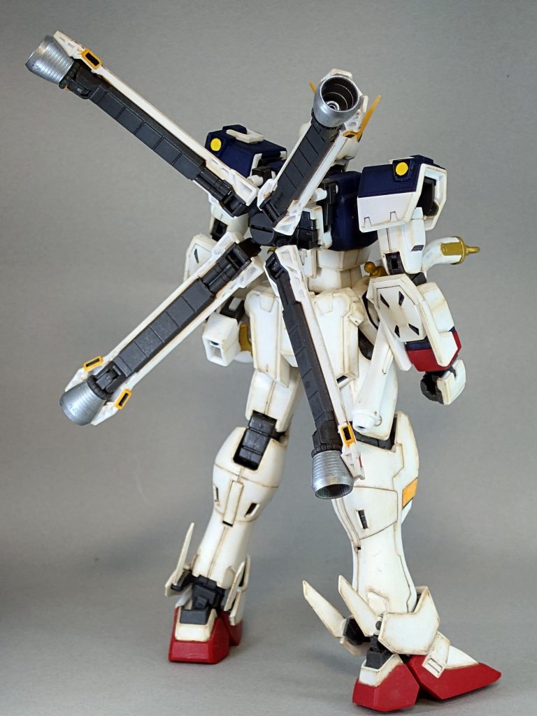 プロポーションはいじらずに全体的にウェザリング塗装を施してます。