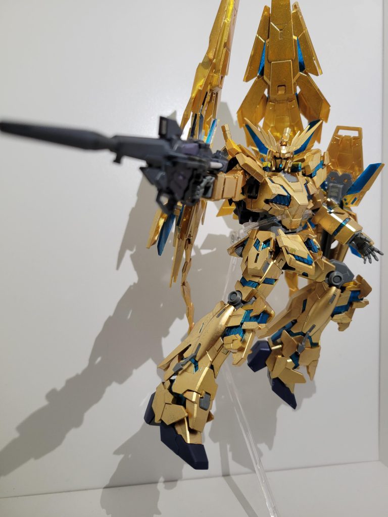 ビームライフル(RGユニコーンガンダムの物)を装備