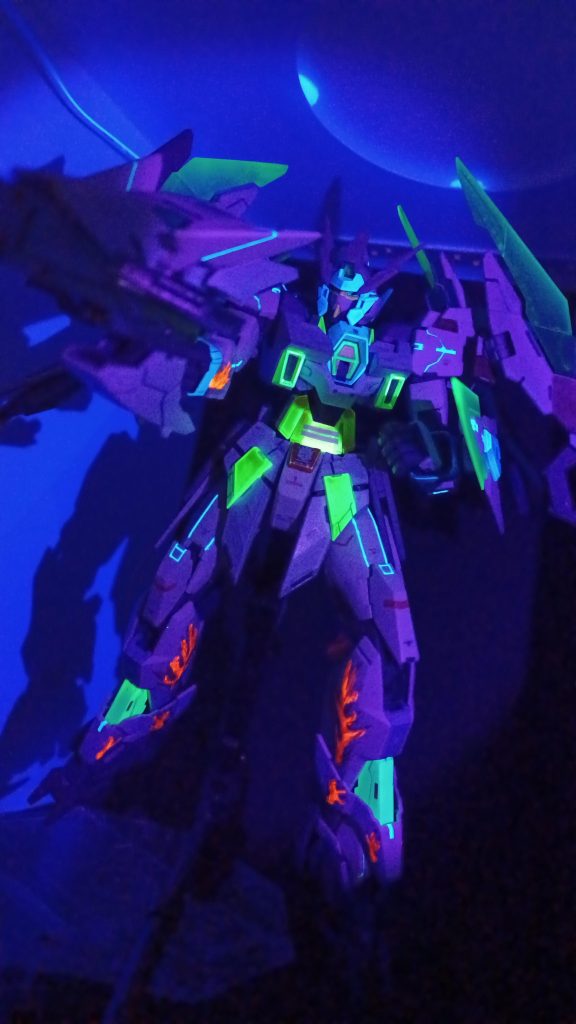 最近ハマってる蛍光塗料を、部分的に使用しています！