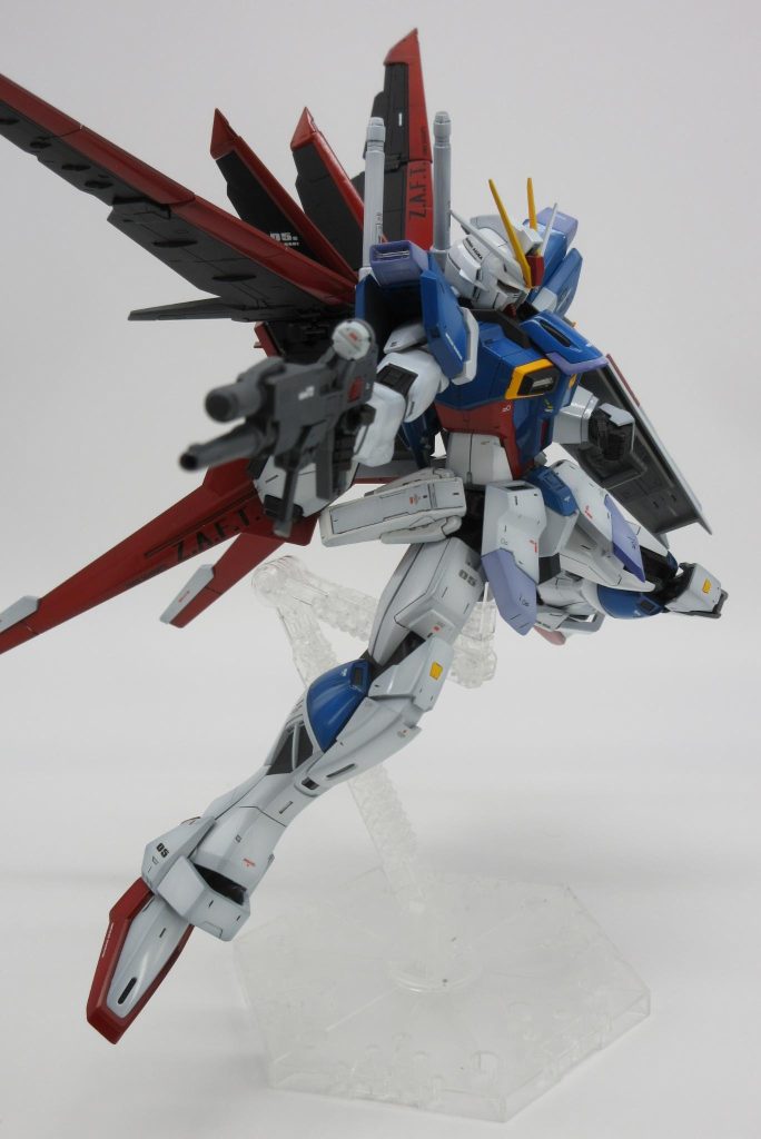 下腹部、前腰アーマーも足し足しサイド腰アーマーは腰がスッキリ見えるよう厚み削って薄くし取り付け位置を下げてます