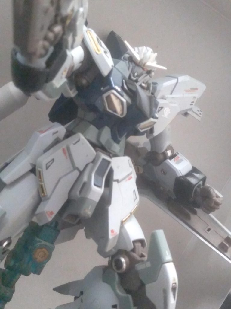 The vfin is from the hguc F91. I've also sanded down the sleeves markings to make this look more like how it did when the federation completed it
