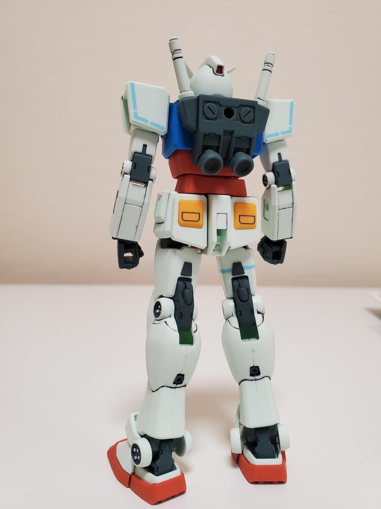 あとHJのムック本に旧HG風のデカールが付属していたので使ってみようと。「それならば」という事で、押し入れから大昔に買った旧HGを引っ張りだして形状の違いも再現してみるかとプチ改造をしてみました。