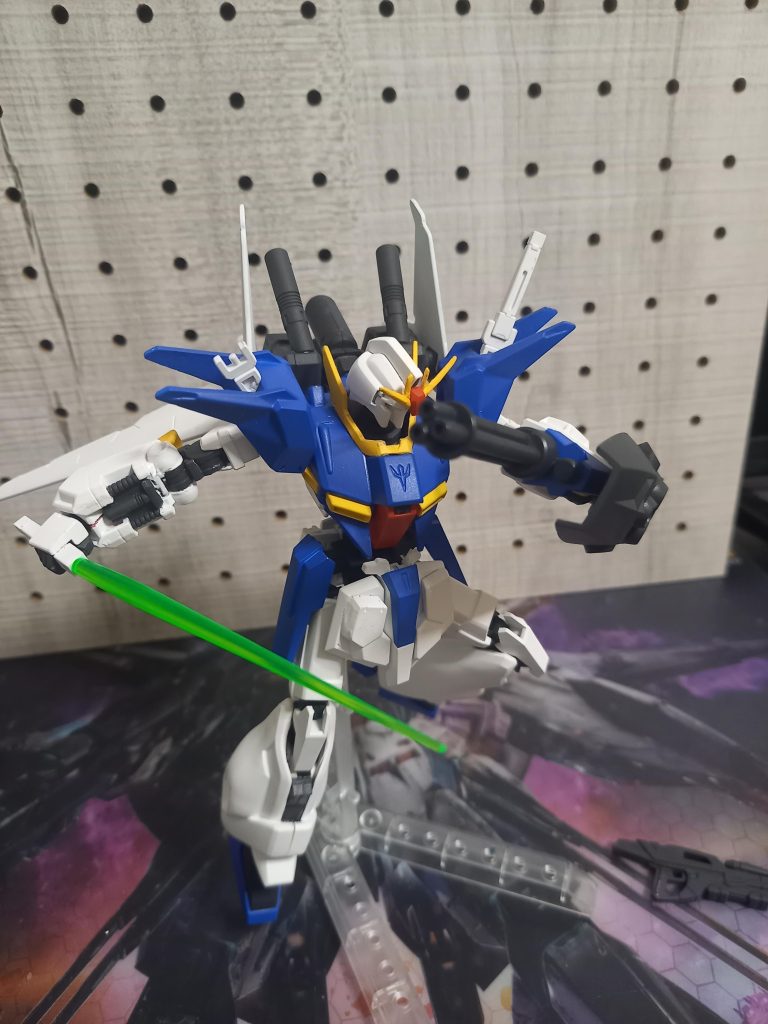 サーベルは肩にラック。クシィみたいにしました。