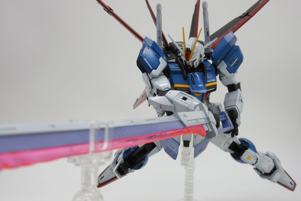 青塗装は今回いい感じに塗れましたいつものグラデに一番上にガンダムブルー50%スカイブルー50%で調色