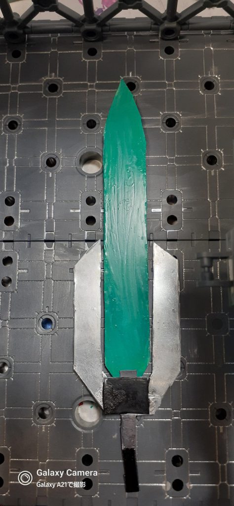 そしてこれがこの機体最大の武器のビームエクスカリバーです。さっきのビームサーベルの強化型でもあり、内部から壊れるということがなくなったので性能をフルに発揮できることができます。