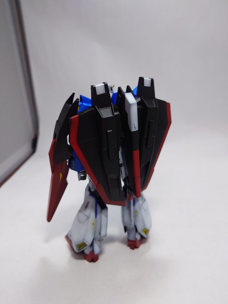 残念だったのは翼の赤い部分がシールなんで塗装しないと厳しいかもしれないです