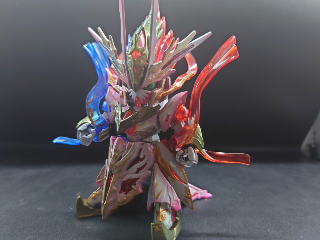 金にはシタデルカラーのリトリビューター·アーマー、Mr.クリスタルカラーのトパーズゴールド、タミヤエナメル塗料のチタンゴールドという三種類の塗料で塗ってみました。同じ金でもそれぞれ違った色なので表現してて楽しかったです。