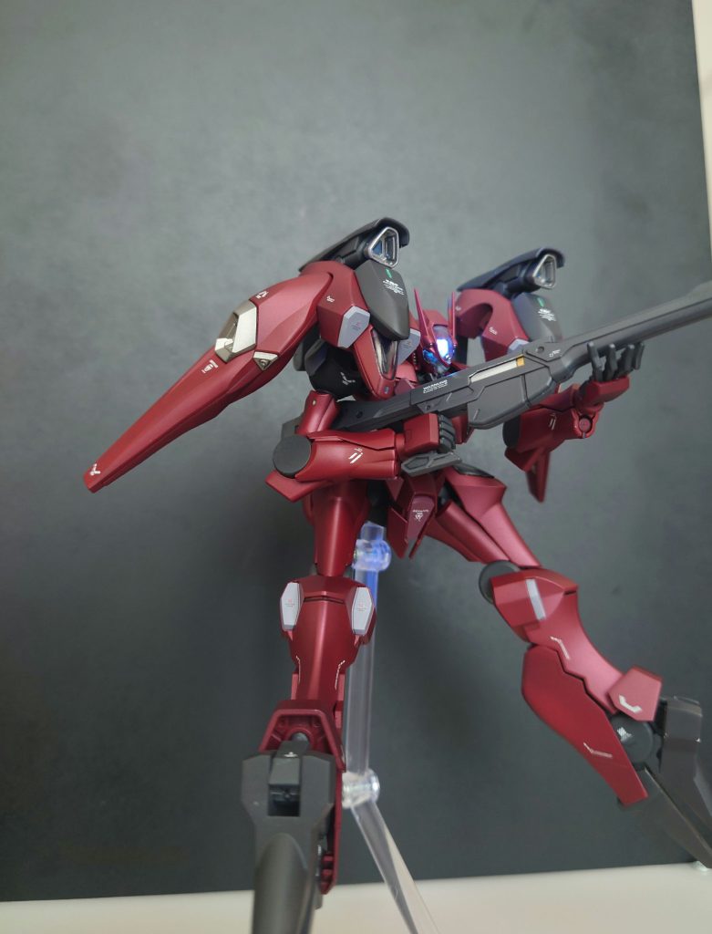 塗装レシピ赤 下地レッドからパールディープローズレッド黒 フロストマットブラックグレー メカサフヘヴィ、スーパーヘヴィ明るいグレー  ジョイントグレーバーニア スターブライトジェラルミン下地の赤はクレオス、他は全てガイアノーツです。デカールは余ってたやつ貼りました。