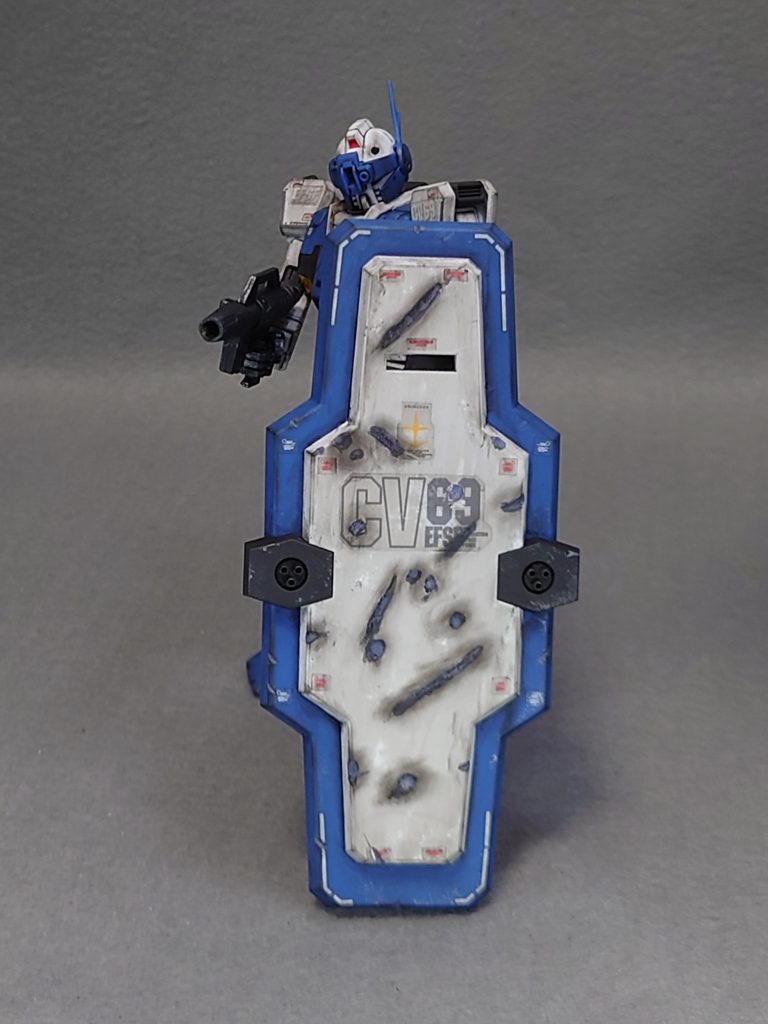 本体はハゲチョロとスス汚れ、シールドはリューターでダメ痕入れて汚しを入れてみました。