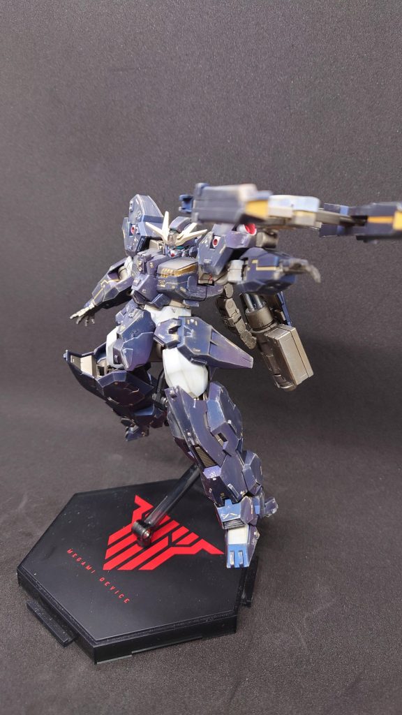 個人的にはロングレンジフィン・ファンネル的な腕に取り付けるのも良いかなと。ちょうどいい穴がありますしね。