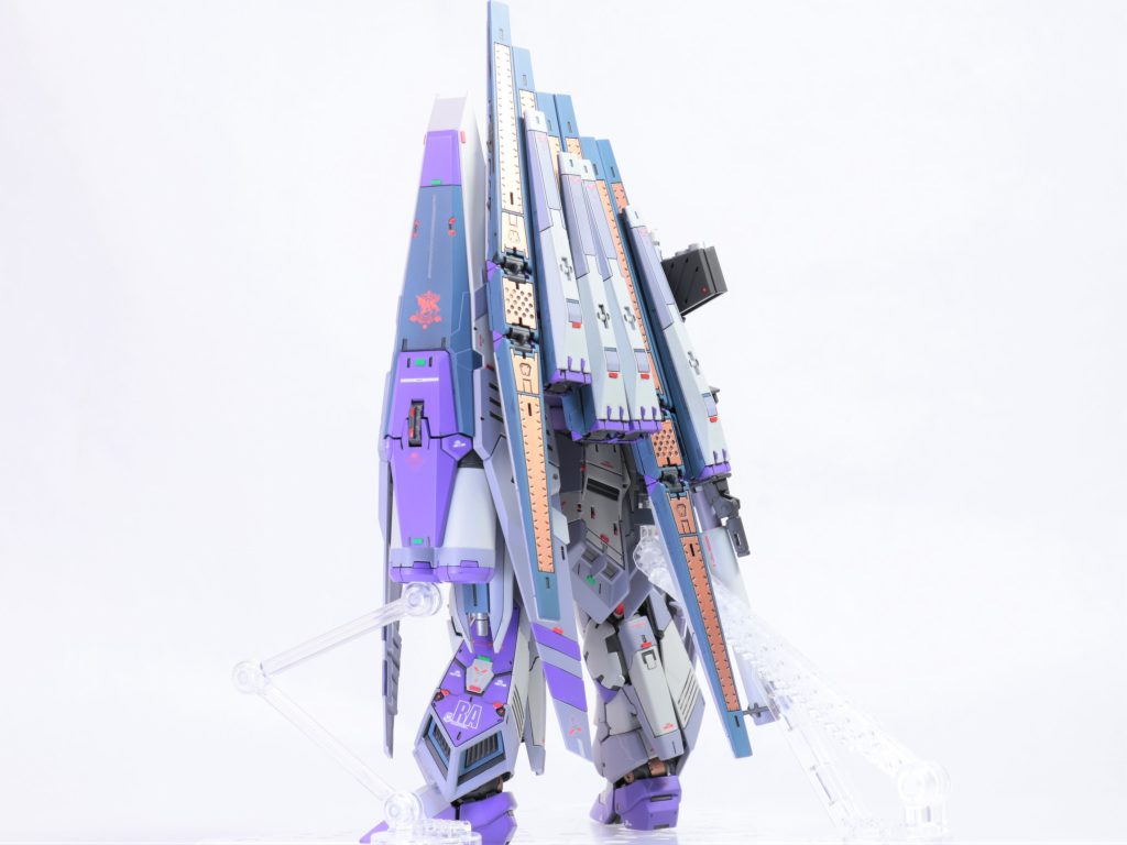 フィン・ファンネルと盾を装備しての自立はほぼ不可能だともいます。ベースでなんとかしています