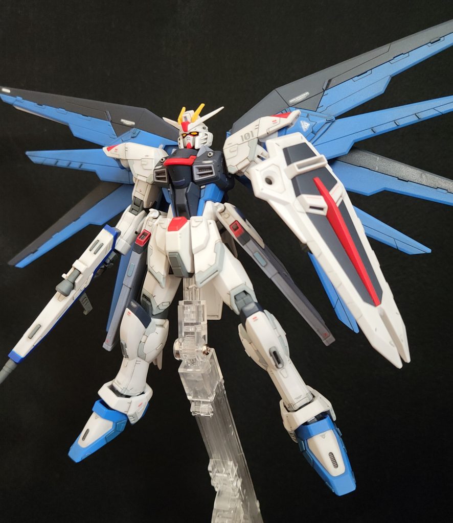 ハイマット！　カッコよ！　ウイングバインダーは高機動空戦形態時に展開され、その状態では機動性だけではなく、姿勢制御をはじめとした運動性も大幅に向上する(取説参照)