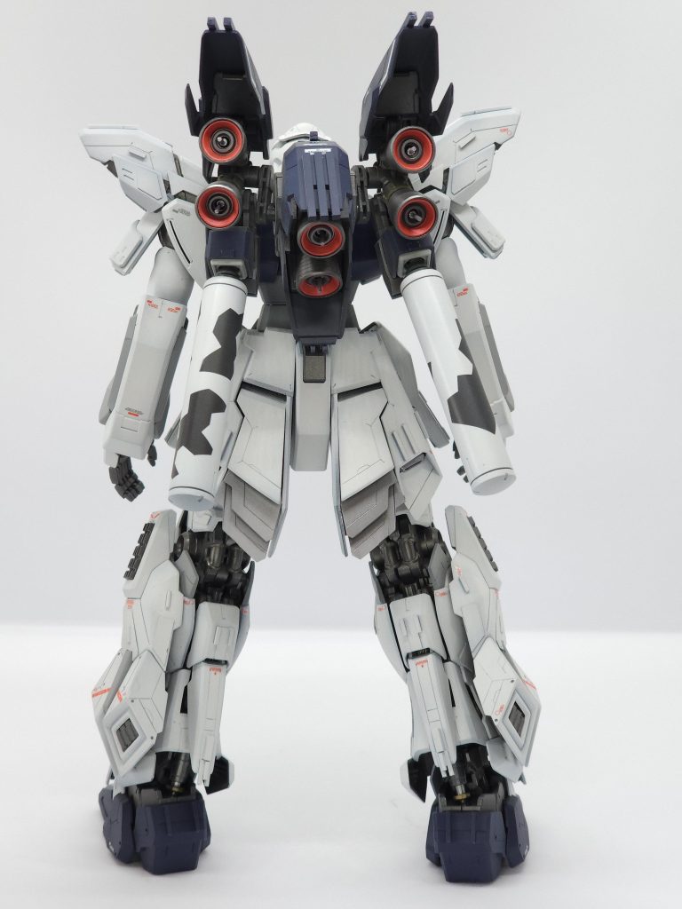 リアスカート分割、ICソケットピン風な物をプラ棒で自作してバーニアに接着してます。