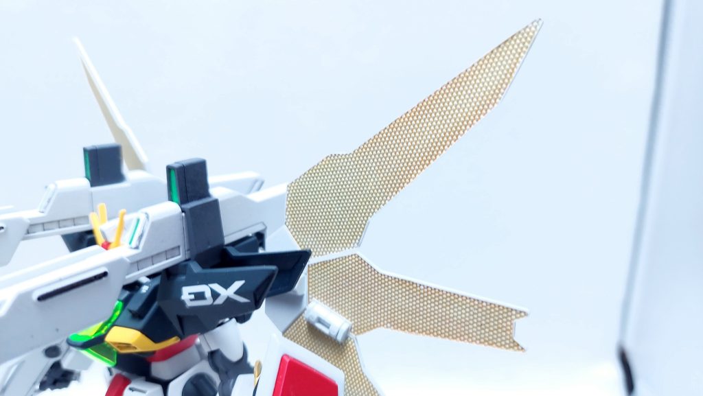 また、このキットは可変機ではないですがサテライトキャノン砲身展開や肩部パーツによる固定等で可動させる部分は多いため、塗料はがれを防止すべく林哲平さんのツイートを参考にそうした箇所にモデリングワックスを塗布しました。怖いは怖いですが、トップコートだけの時みたいな明らかに駄目という感じは確かにしません。関節はもちろん、スカートアーマーが当たる箇所などこれは塗布が定番になりそう。