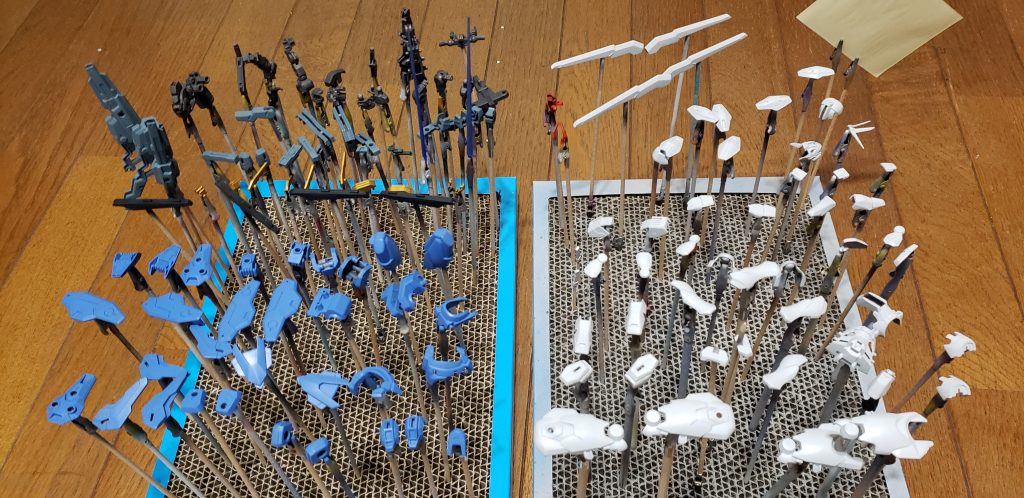 メカサフライトとヘビィを部位によって使い分けて、青=フレームアームズ・ガールのブルーにガイアの緋色少量白=スチールホワイトグレー=ジョイントグレー武装と一部=ブルーグレー赤=フレイムレッドを使用しました(´・ω・`)