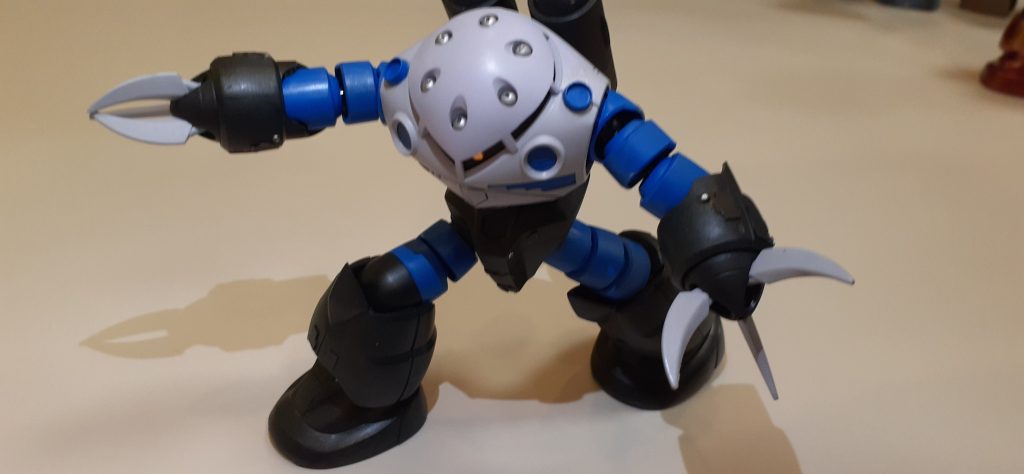 量産型だけど、例のポージング…ジム無しで…