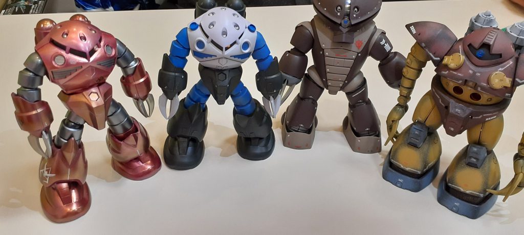 前に制作したジオン水泳部達と一緒に…