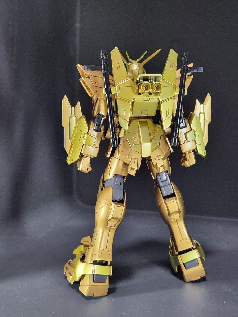 ゴッドガンダムの兄弟機と設定のブレイジングガンダム!ハイパーモードはなくてもスーパーモードはあるだろうという自分なりの解釈で制作、塗装は鈍いゴールドはミスターカラーのレッドゴールド、明るいゴールドはミスターカラーのスーパーアイアン下地のクリアゴールドのキャンディ塗装にしてみました!