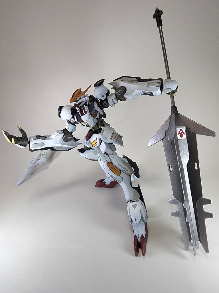 まずはバルバトスルプスレクスですね、はい。カラーリングは、寄せてるけど〜いじってます。コンセプトは【暴】。鈍器はロマン