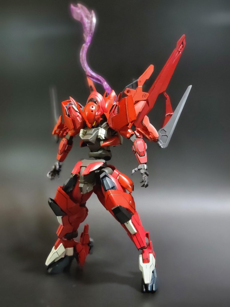 正面ミキシングにはMGサザビー、シナンジュ、アストレイダブルリベイク、30MS、境界戦記、86等ほぼBANDAIです。ハンドパーツだけMSG使いました。