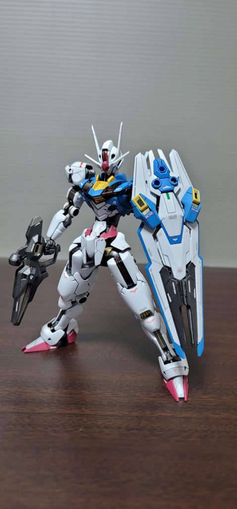 エアリアル+エスカッシャンジョイントパーツの角度を変えてフルメカニクス見たくなるようにしてます。