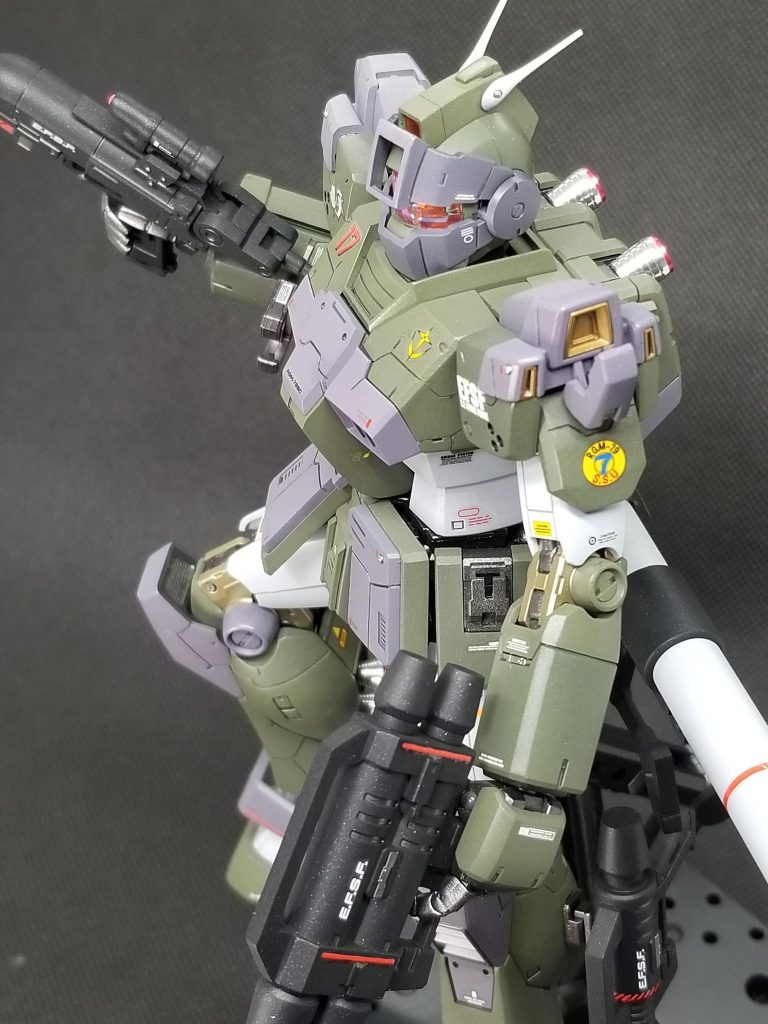 こちらは恒例のお気に入り俯瞰ショット。各所にメタルパーツ、メタルボールを仕込んでおります。アンテナは通常のシングルからダブルアンテナに変更してテネス機というワンオフ感を出してみました。