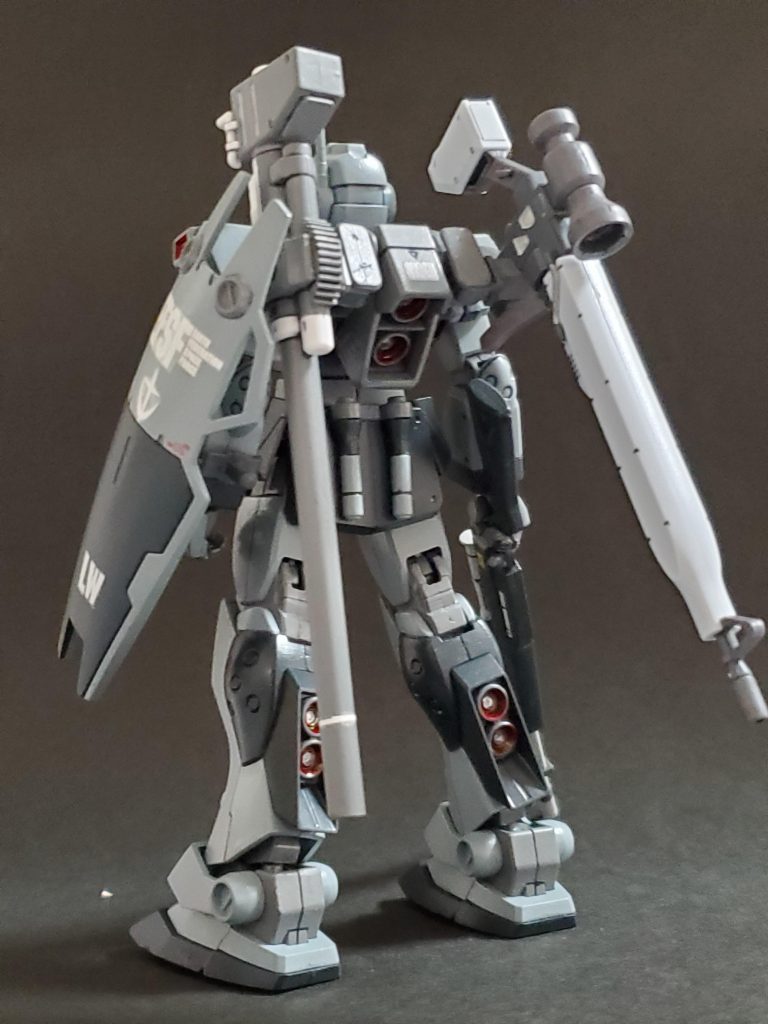 Lia view🎶一年戦争において、連邦軍第3位の戦果を挙げるほどであったパイロットならば、このぐらいの機体に搭乗していたのではないかと思い武装強化してみました😊🎶180㎜キャノン砲はHGUCボールから拝借❗ロングレンジ・ビームライフルはホワイトディンゴ仕様から頂戴してます😎