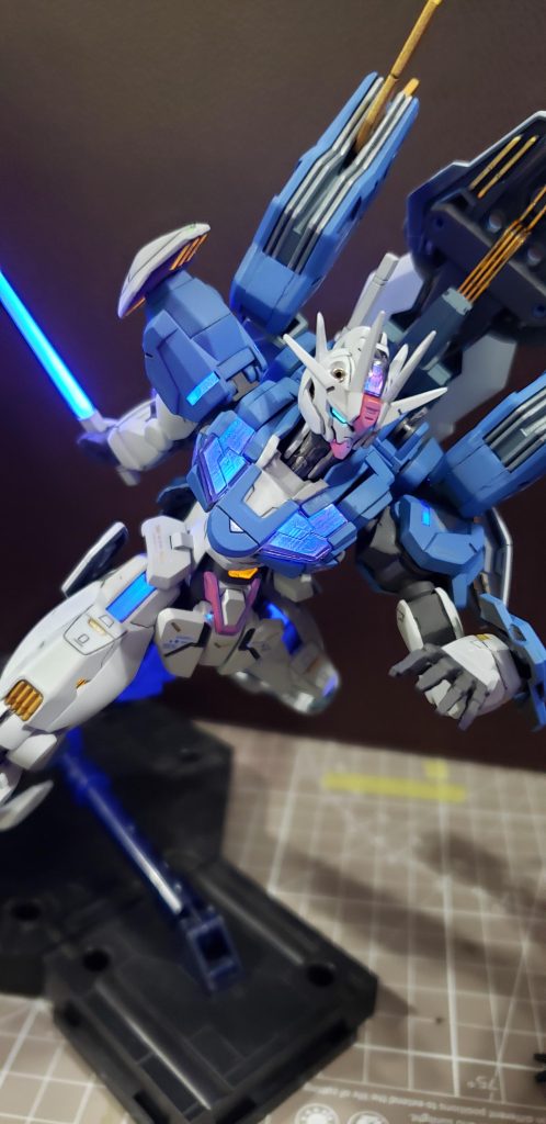 平手パーツ、フライトユニットのやつ指がピンってなってて気に入らなかったので半握りに加工しました(´・ω・`)そうだトマ( ゚∀゚):∵グハッ!!