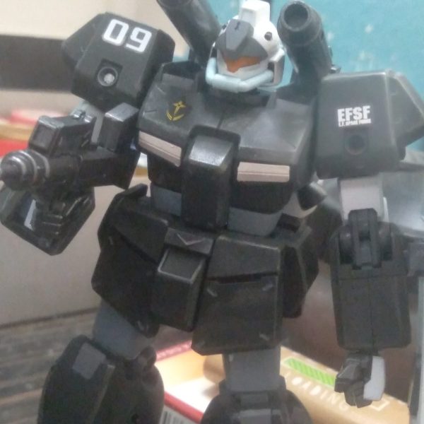 My custom RGC-83 GM Cannon II is almost complete. I painted the backpack, hands,and machine gun in gunmetal. The hand covers I sprayed with white. Then I went in with black and gray and brushed in some details. Finally, used Tamiya weathering master silver on the armor to give it that used look. Decals will be here Monday, so I have to wait to finish it completely. I feel like this is one of my better builds（1枚目）
