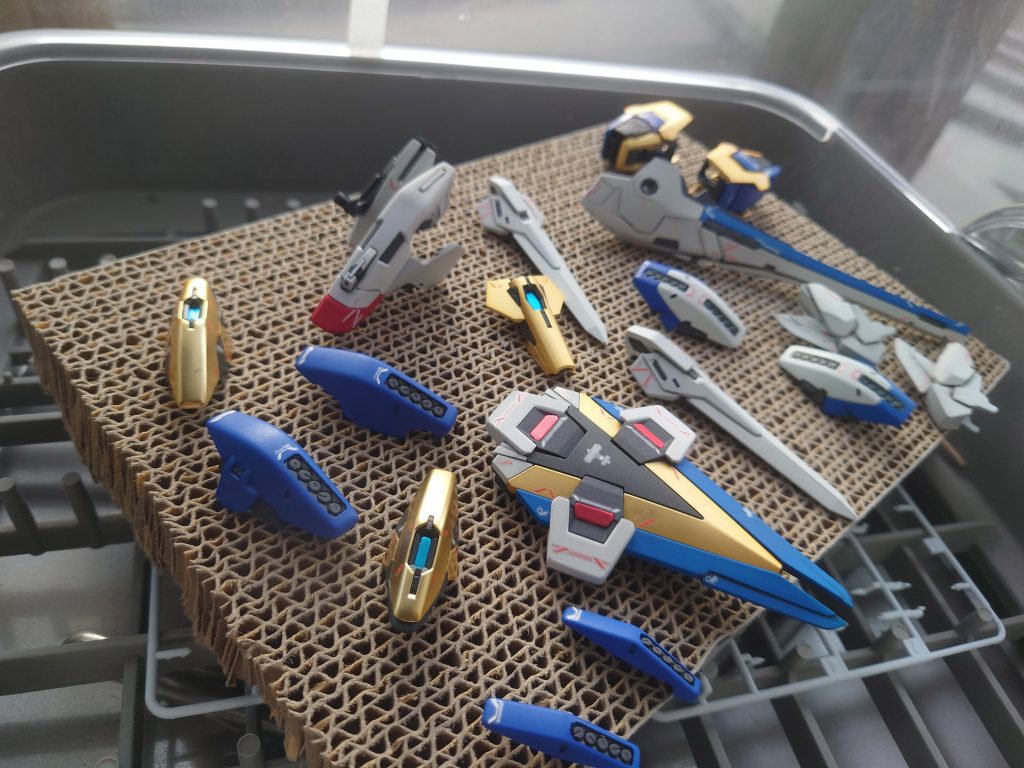 なかなか晴れに恵まれずトップコートが吹けない日々でした!