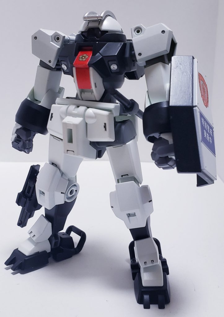 パトカーイメージの白黒カラー。パールホワイト・セミグロスブラックのスプレー・半光沢トップコートで塗装しました。何となく陸ガンっぽい気もしなくもないです。メインカメラのクリアパーツはパトランプイメージで赤くしようとしましたが、なんか暗くなっちゃいました。それにしても色が変わるだけでだいぶ印象が変わるものですのう。ちなみに嫁さんは、もとの弱々しい感じのデミちゃんが良かったそーです(^_^;)