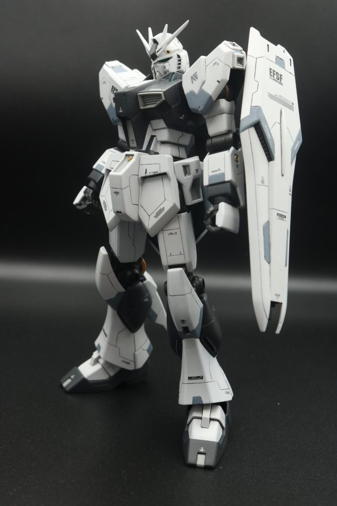 EGνガンダム(モノトーン調)–3枚目/制作者：ヒロハル