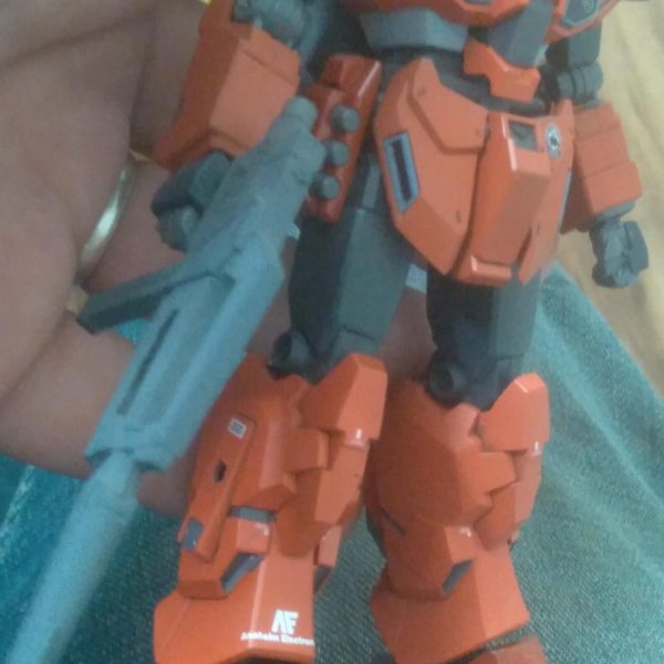 This is a custom painted Jesta that I am giving to a friend. I thought the jesta would look good in red. It has the jegan beam rifle with a modified barrel. I used Mr. Hobby gundam red, Tamiya German gray, Tamiya red, and Tamiya light gray. The decals are a mix of bandai and other brands. The backpack was modified so it can equip different accessories （2枚目）