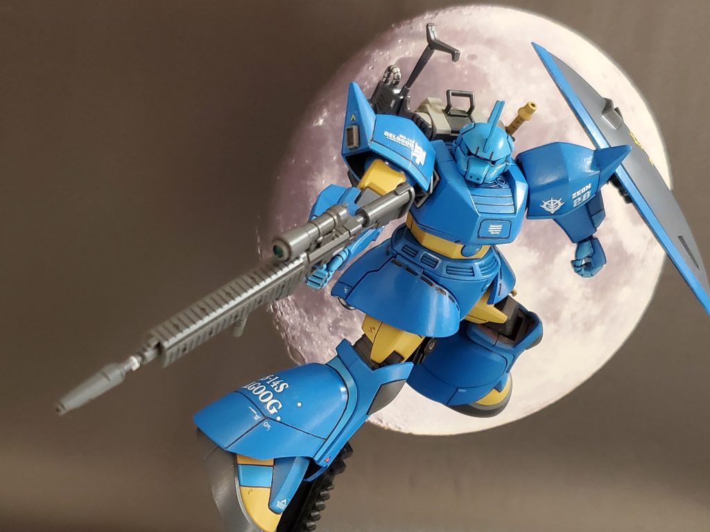 ギリアム大佐は配備された『ゲルググ』の機動性を高めるために、高機動型ザクのバックパックを転用❗更なる機動性を獲得した✨月面都市グラナダの防衛にあたるギリアム大佐であったが宇宙要塞ソロモンが陥落💦第7師団第1大隊は防衛ラインを敷くために『キマイラ隊』『Fairy Heart隊』と共にア・バオア・クーへ移動する✨