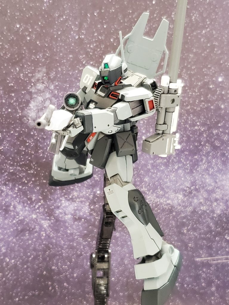 どうやら、噂に聞く連邦のエース『踊る黒い死神』のようだ❕手応えのありそうなエースパイロットと戦える事に好戦的なギリアム大佐は笑みを浮かべる😋✨