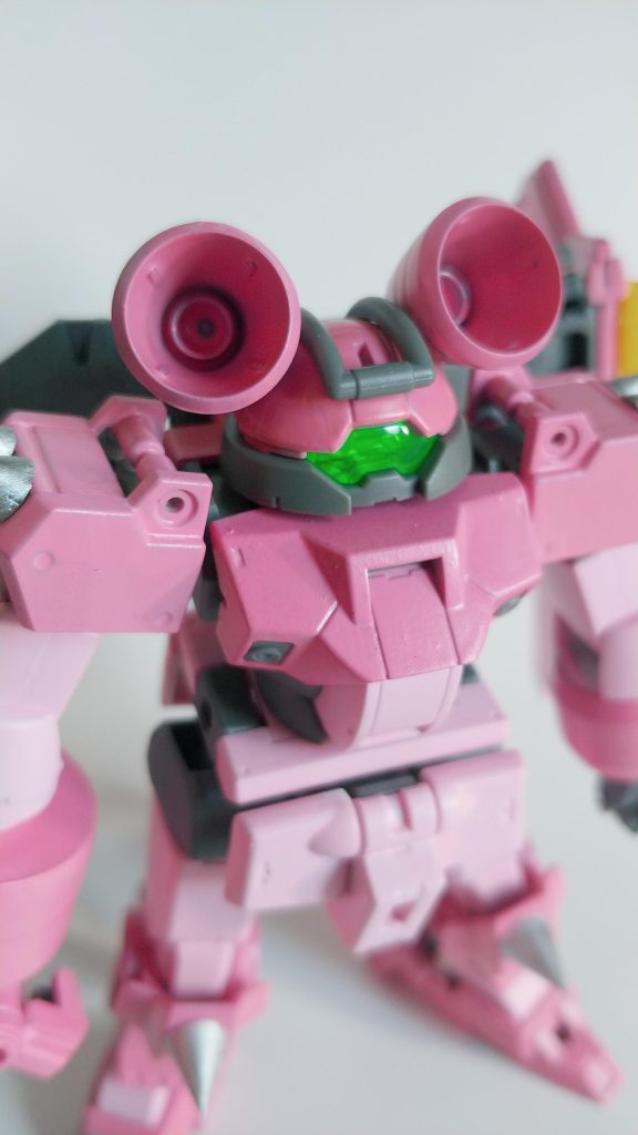 宇宙民鼓膜爆砕波(クソスペイヤーエクスプロージョン)チュチュ先輩が思いつく限りの罵詈雑言をスペーシアンに聞かせるための大型スピーカー。事実上の本機最強兵器であり、鼓膜はもちろん、心までもをボロ雑巾にしてしまう恐ろしい兵器だ!