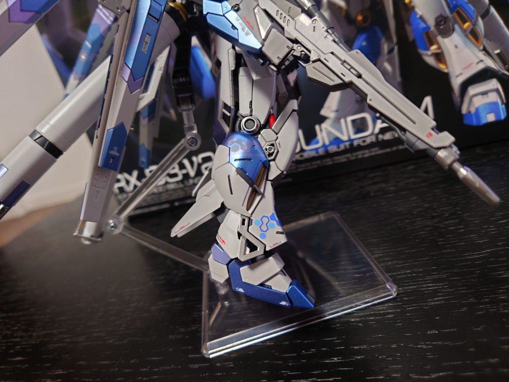 ヘックス迷彩デカールでスタイリッシュさを追加。