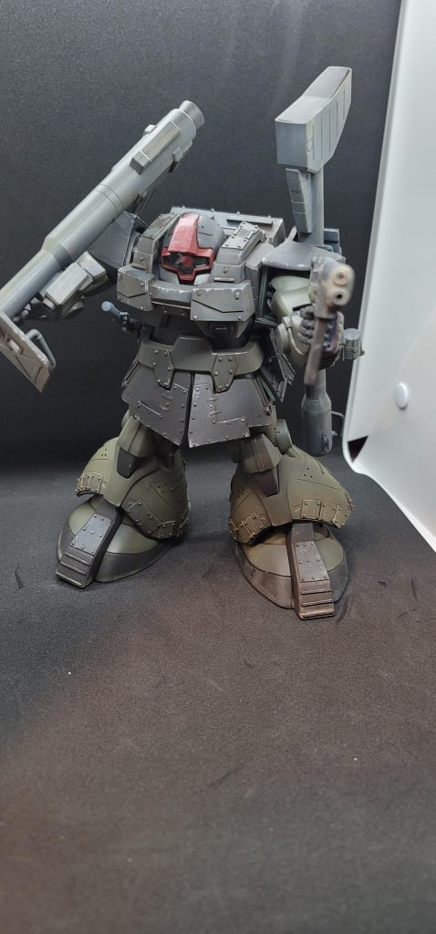 一年戦争末期ジオン敗北濃厚のなか残ったのはドム一機と実弾数発のみ.....(だからってまだ終われねぇ‼️死んでいった奴らのために連邦にひと泡ふかせてやる!).........みたいなストーリーです。