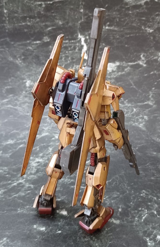 成型色を生かしつつ各所の塗装と足裏の肉抜き穴をパテで埋めたりしたら完成~♪