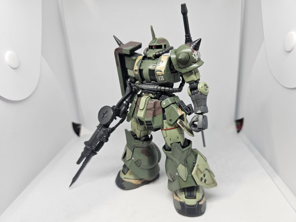 正面から下半身のデカールは失敗したりで諦めました…とほほ…