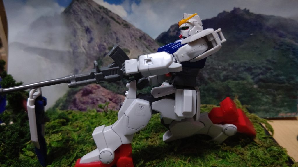 サンダース機 旧キットなので股関節改造して膝つけるようにした素組み雑にシャーペンで仮墨入れ