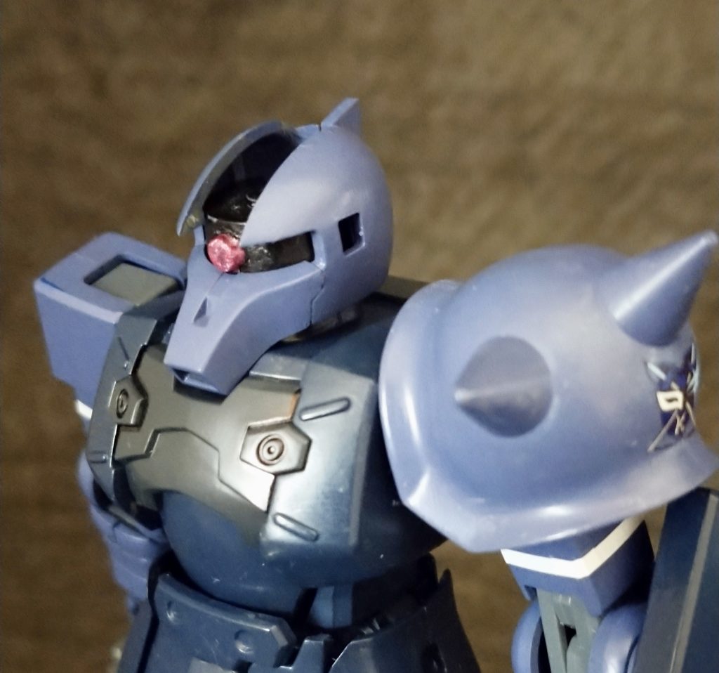 ちょっと雑ですけど､モノアイもシールからビームサーベルを輪切りにして､差し込んでます