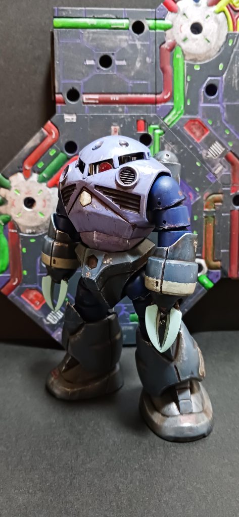 クロ-は成型色が気に入ったので、セリアのクッションやすり1000番(使いやすい‼️)で、形を整え1200番で仕上げ、無塗装です。