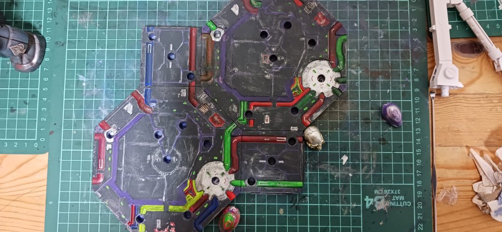 アクションベースを塗りだしたら、面白くて。ちょっと、派手にし過ぎ?