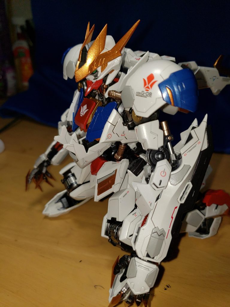 MGのフレームを使用しているため、コックピットハッチ開閉ギミックも再現できます。ここからは制作工程です。