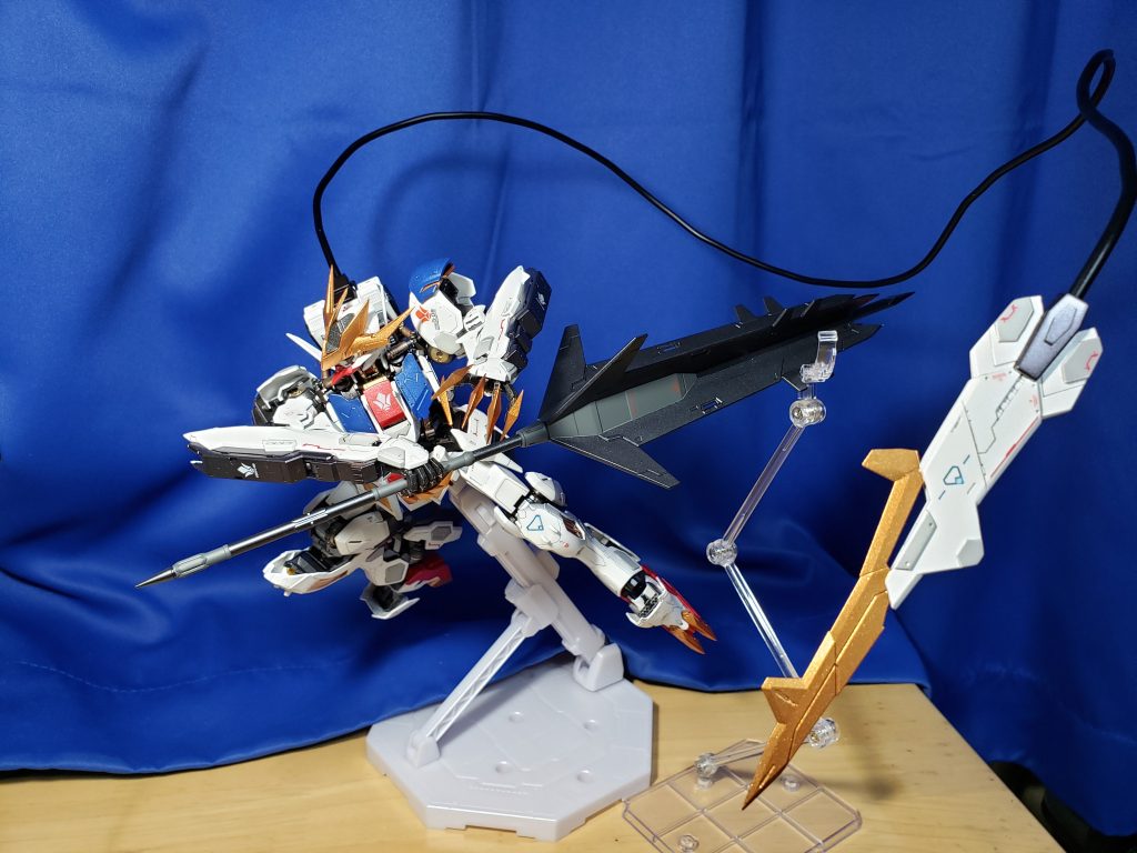 テイルブレードは、黄色の部分をMGバルバトスのメイスのパーツを加工して交換しました。